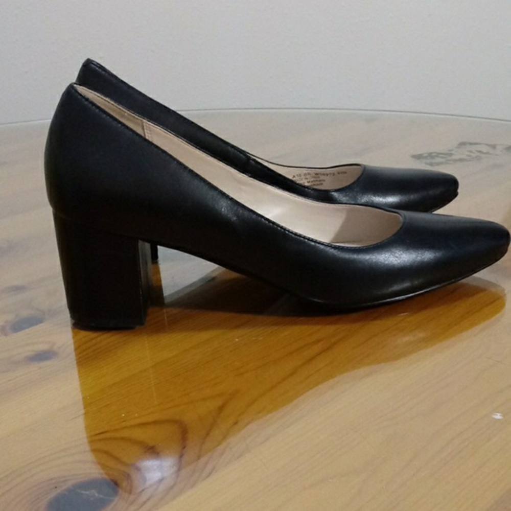 COLE HAAN Block Heel Pump